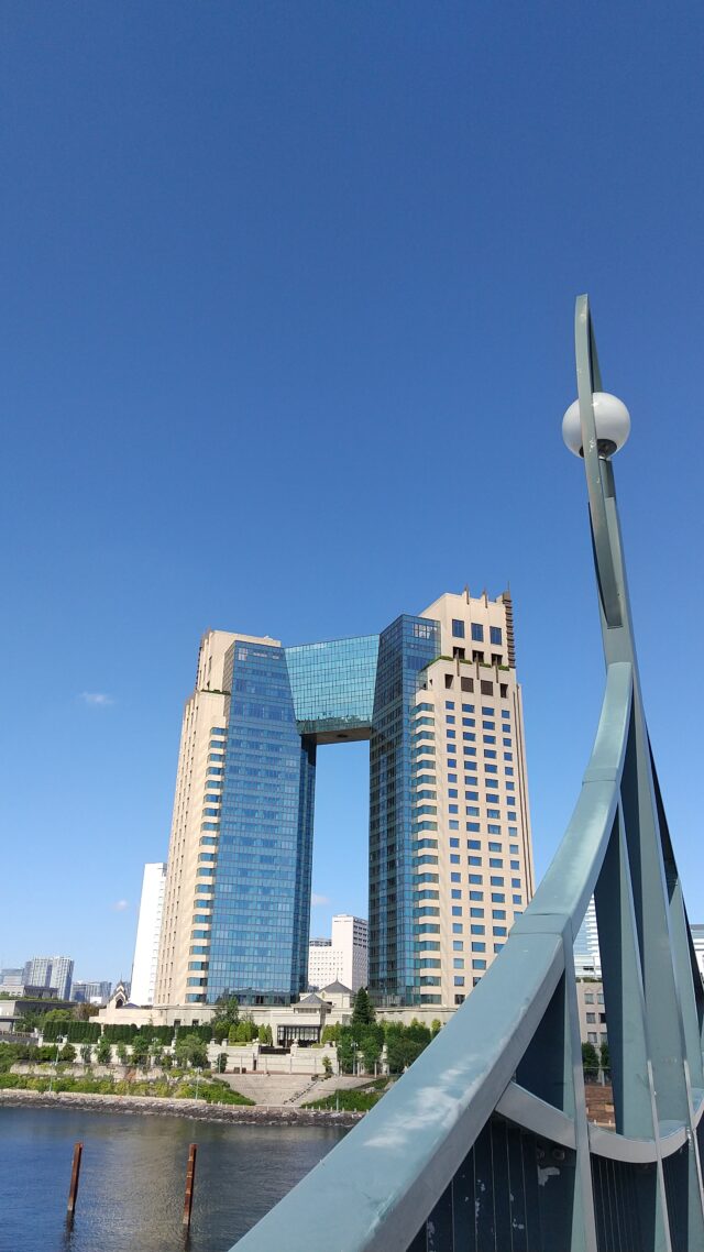 橋から見える建物